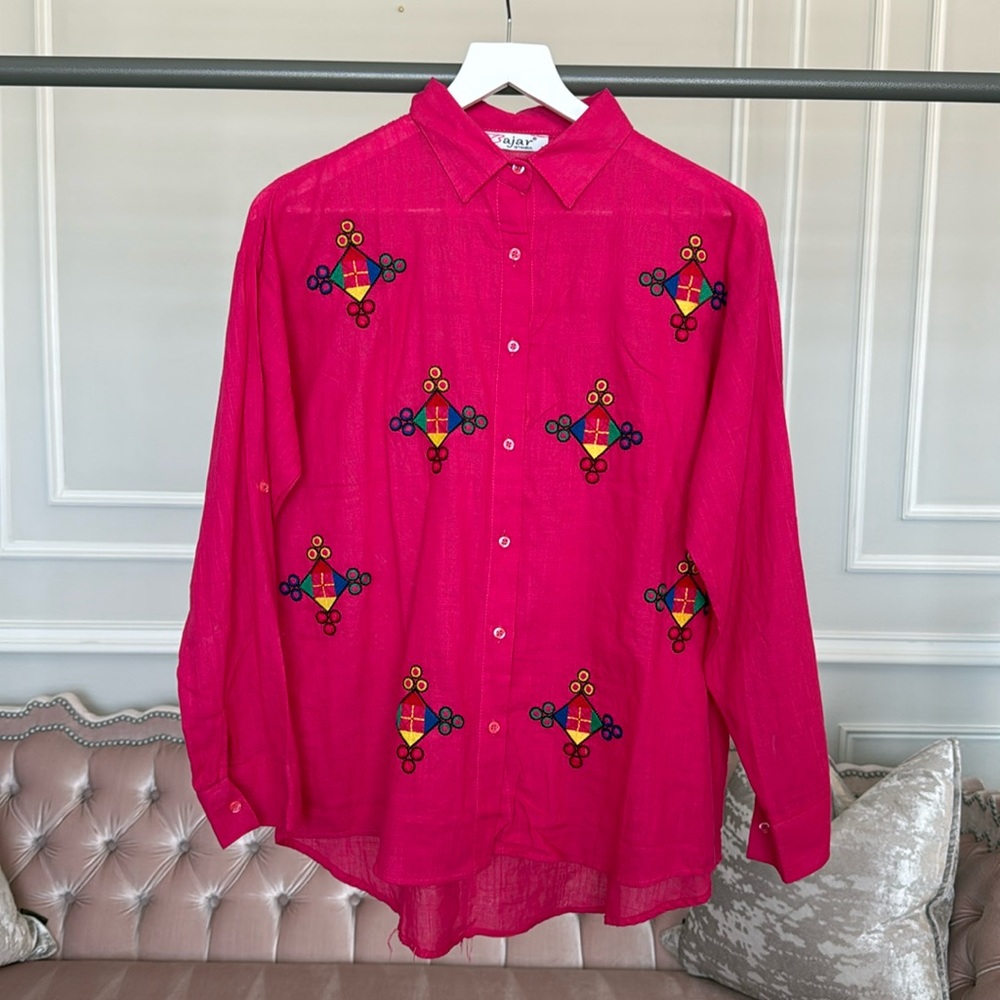 NWOT EMBROIDERED WOMEN BUTTON DOWN SHORT SIZE M